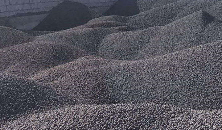 燒結(jié)球團(tuán)為什么加煤粉？HLM1250中速煤磨機(jī)生產(chǎn)球團(tuán)用煤粉200目，D80全通過(guò)