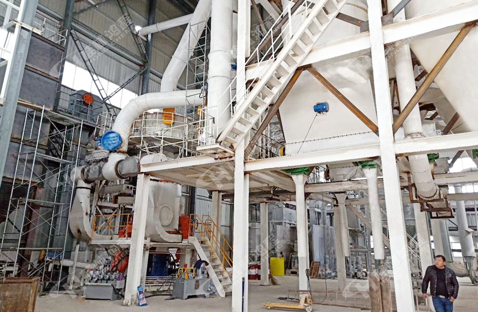 桂林鴻程石油焦粉立磨客戶現(xiàn)場 桂林鴻程石油焦粉立磨客戶現(xiàn)場